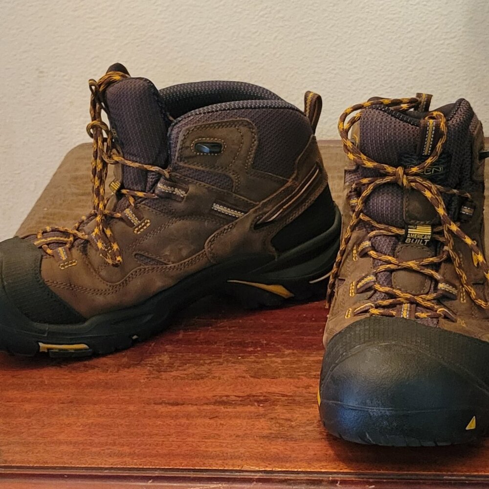 Like NU! Keen Mens Hiking boots 12EE Made in USA